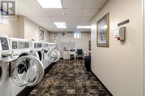 99 Pine St # 202, Sault Ste. Marie, ON - Indoor Photo Showing Laundry Room