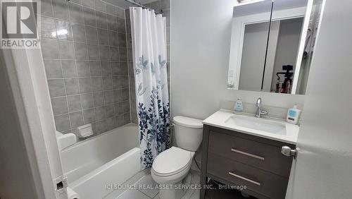 1410 - 145 Hillcrest Avenue, Mississauga, ON - Indoor Photo Showing Bathroom