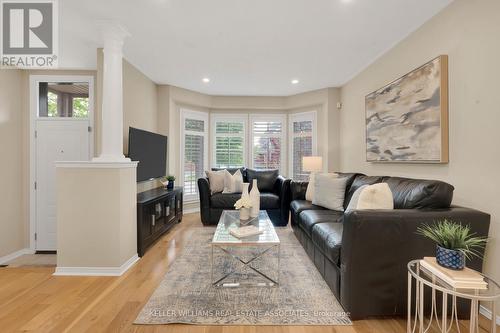 2660 Devonsley Crescent, Oakville, ON - Indoor Photo Showing Living Room