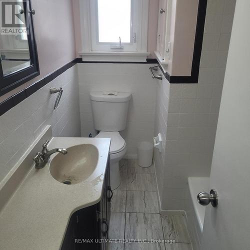20 Boyd Avenue, Toronto, ON - Indoor Photo Showing Bathroom