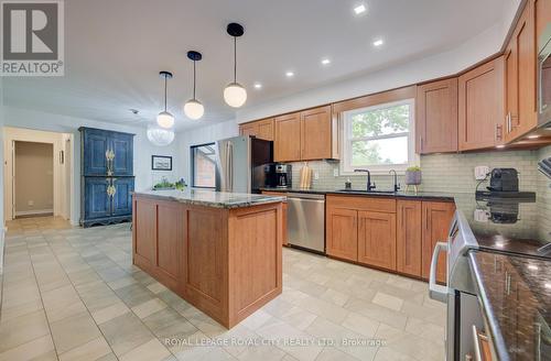 20 Wildan Drive, Hamilton, ON - Indoor Photo Showing Kitchen