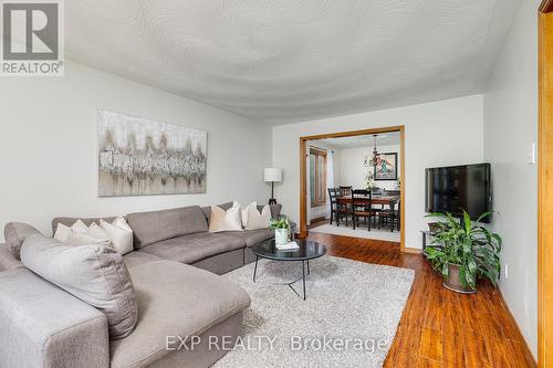 10 Huntingdale Drive, Kitchener, ON - Indoor Photo Showing Living Room
