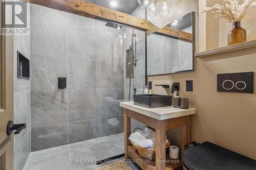 381 Maplewood Avenue, Fort Erie, ON - Indoor Photo Showing Bathroom