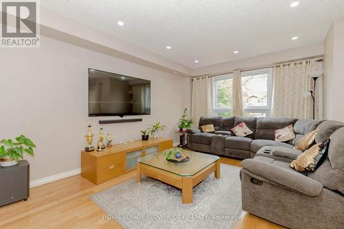 134 Mountain Mint Crescent, Kitchener, ON - Indoor Photo Showing Living Room