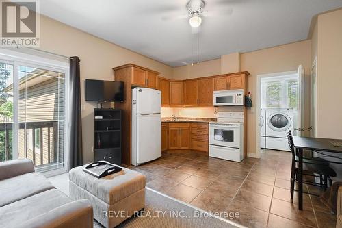 8028 Booth Street, Niagara Falls, ON - Indoor Photo Showing Kitchen