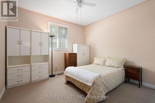 8028 Booth Street, Niagara Falls, ON - Indoor Photo Showing Bedroom