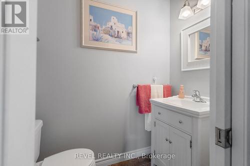 8028 Booth Street, Niagara Falls, ON - Indoor Photo Showing Bathroom