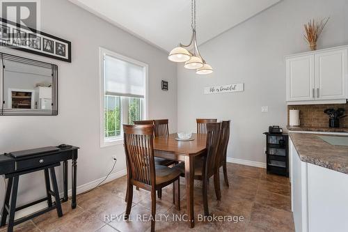 8028 Booth Street, Niagara Falls, ON - Indoor Photo Showing Dining Room