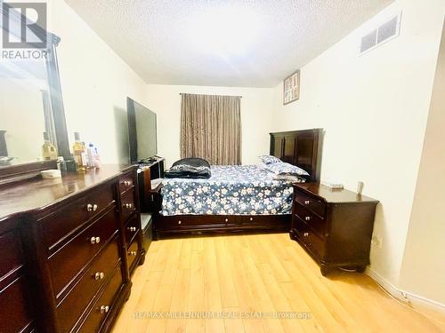 32 - 10 Cadham Boulevard, Hamilton, ON - Indoor Photo Showing Bedroom