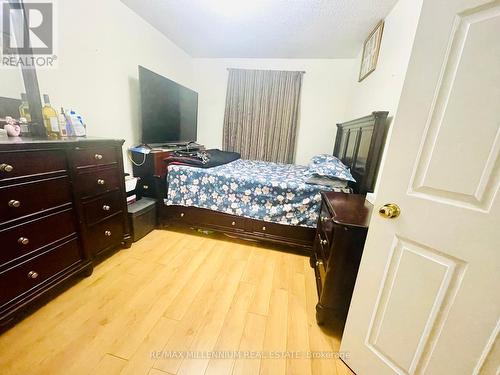 32 - 10 Cadham Boulevard, Hamilton, ON - Indoor Photo Showing Bedroom