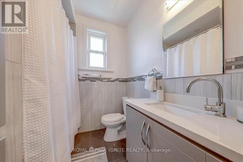 231 Rosemount Avenue, Toronto, ON - Indoor Photo Showing Bathroom