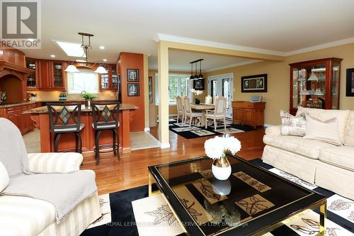 15868 Heart Lake Road, Caledon, ON - Indoor Photo Showing Living Room