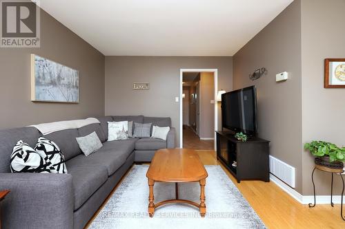 21 Shenstone Avenue, Brampton, ON - Indoor Photo Showing Living Room