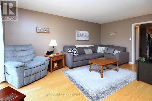 21 Shenstone Avenue, Brampton, ON - Indoor Photo Showing Living Room