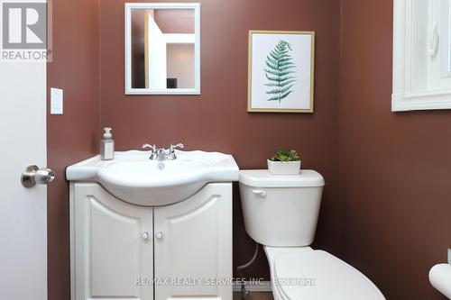 21 Shenstone Avenue, Brampton, ON - Indoor Photo Showing Bathroom