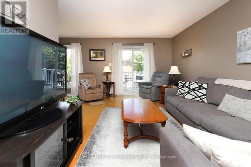 21 Shenstone Avenue, Brampton, ON - Indoor Photo Showing Living Room
