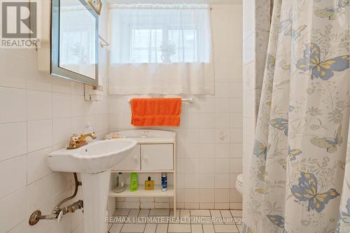 21 Hartley Avenue, Toronto, ON - Indoor Photo Showing Bathroom