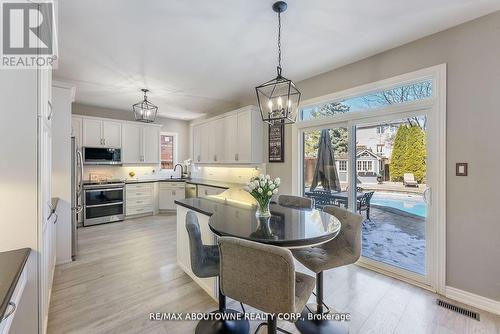 4263 Clubview Drive, Burlington, ON - Indoor Photo Showing Dining Room