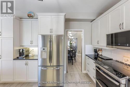 4263 Clubview Drive, Burlington, ON - Indoor Photo Showing Kitchen With Stainless Steel Kitchen