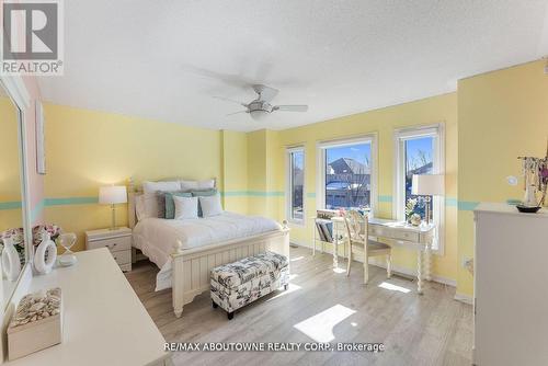 4263 Clubview Drive, Burlington, ON - Indoor Photo Showing Bedroom