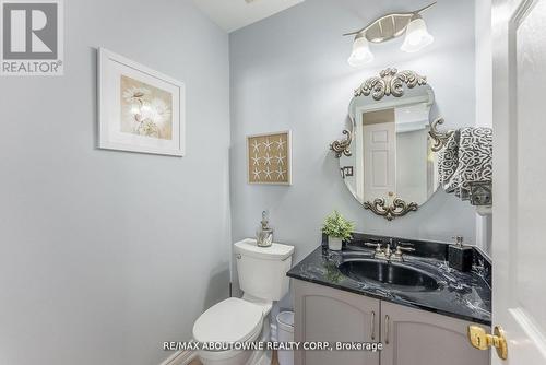 4263 Clubview Drive, Burlington, ON - Indoor Photo Showing Bathroom