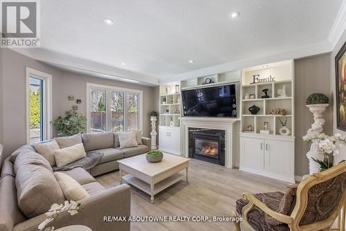 4263 Clubview Drive, Burlington, ON - Indoor Photo Showing Living Room With Fireplace