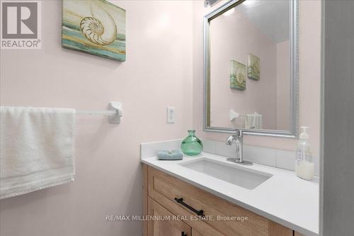 65 West Oak Crescent, Toronto, ON - Indoor Photo Showing Bathroom