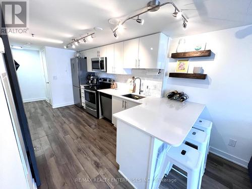 Th1 - 11 Superior Avenue, Toronto (Mimico), ON - Indoor Photo Showing Kitchen