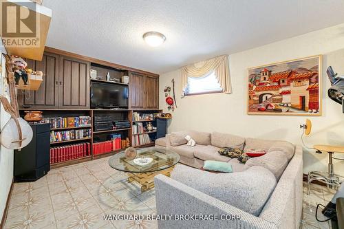 15 Eldorado Court, Toronto, ON - Indoor Photo Showing Living Room