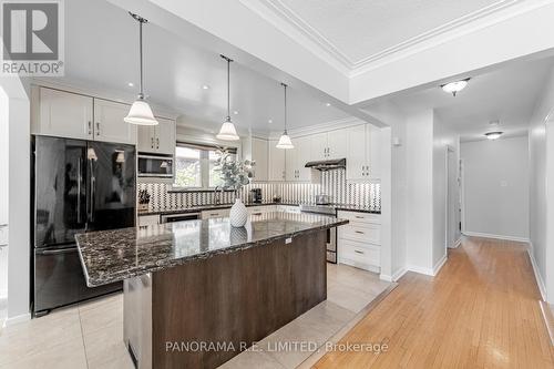 25 Alanmeade Crescent, Toronto, ON - Indoor Photo Showing Kitchen With Upgraded Kitchen