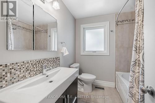 25 Alanmeade Crescent, Toronto, ON - Indoor Photo Showing Bathroom