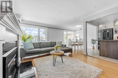 25 Alanmeade Crescent, Toronto, ON - Indoor Photo Showing Living Room
