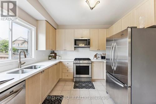 14 Aubergine Street, Richmond Hill, ON - Indoor Photo Showing Kitchen With Double Sink