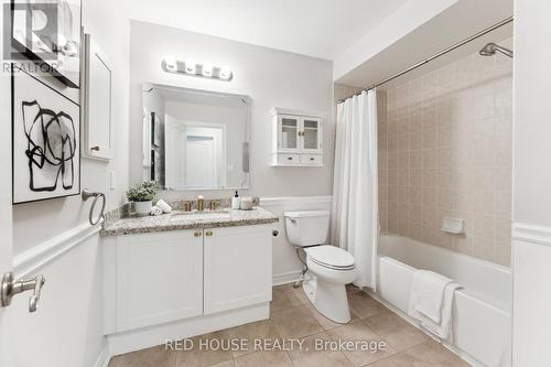 14 Aubergine Street, Richmond Hill, ON - Indoor Photo Showing Bathroom