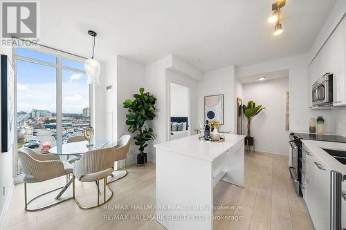 610 - 9471 Yonge Street, Richmond Hill, ON - Indoor Photo Showing Kitchen With Upgraded Kitchen