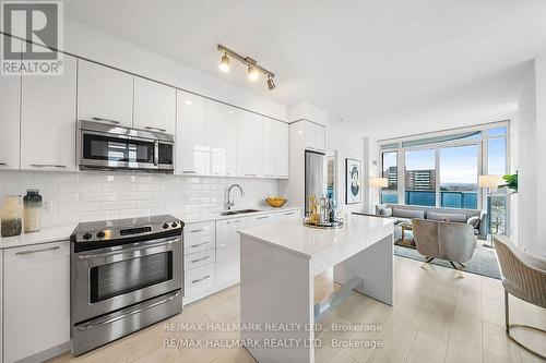 610 - 9471 Yonge Street, Richmond Hill, ON - Indoor Photo Showing Kitchen With Upgraded Kitchen