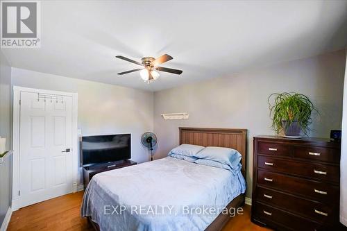 2033 Lea Road, Innisfil, ON - Indoor Photo Showing Bedroom