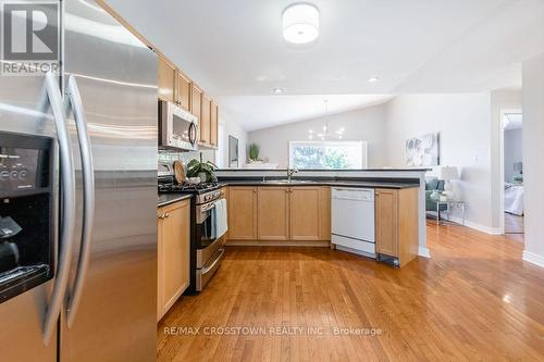 9 Couples Court, Barrie, ON - Indoor Photo Showing Kitchen