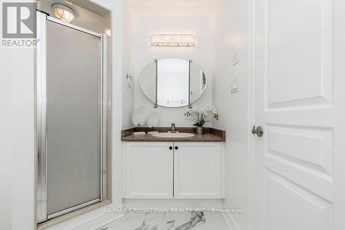 9 Couples Court, Barrie, ON - Indoor Photo Showing Bathroom