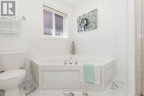 9 Couples Court, Barrie, ON - Indoor Photo Showing Bathroom