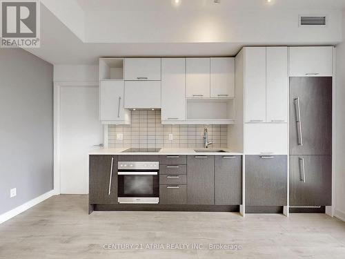 1601 - 30 Nelson Street, Toronto, ON - Indoor Photo Showing Kitchen