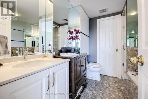 1001 - 40 Rosehill Avenue, Toronto, ON - Indoor Photo Showing Bathroom