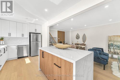 14 Slidell Crescent, Toronto, ON - Indoor Photo Showing Kitchen With Upgraded Kitchen