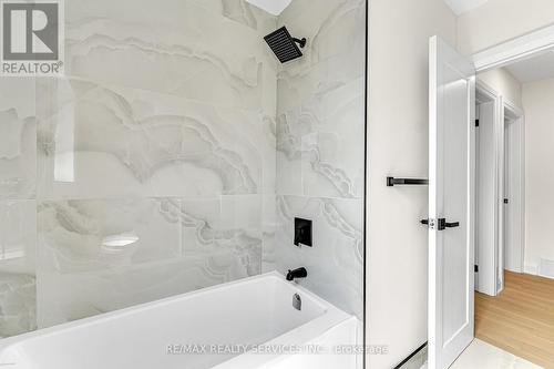 14 Slidell Crescent, Toronto, ON - Indoor Photo Showing Bathroom