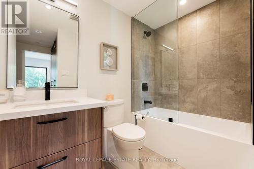 1B Ivy Avenue, Toronto, ON - Indoor Photo Showing Bathroom