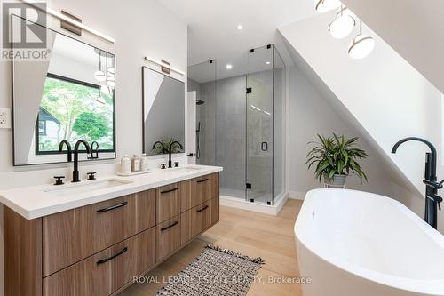 1B Ivy Avenue, Toronto, ON - Indoor Photo Showing Bathroom