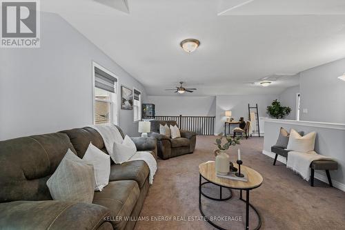 17 Briarwood Avenue, Kawartha Lakes, ON - Indoor Photo Showing Living Room