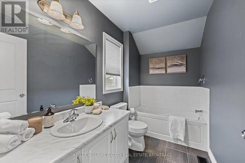 17 Briarwood Avenue, Kawartha Lakes, ON - Indoor Photo Showing Bathroom