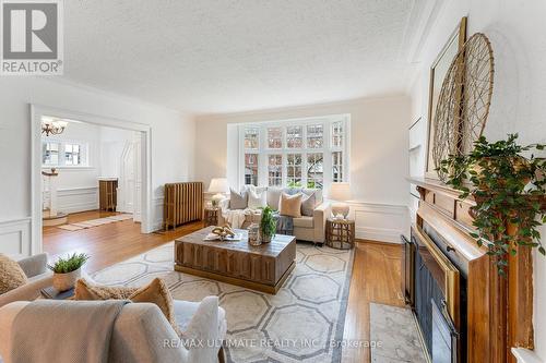 4 Heathdale Road, Toronto, ON - Indoor Photo Showing Living Room