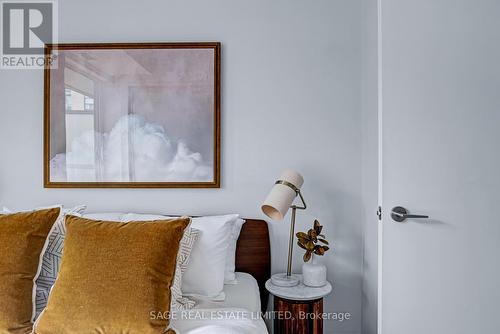 306 - 377 Madison Avenue, Toronto, ON - Indoor Photo Showing Bedroom